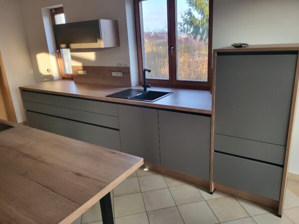 Einbauküche mit Kochinsel – Bild 25