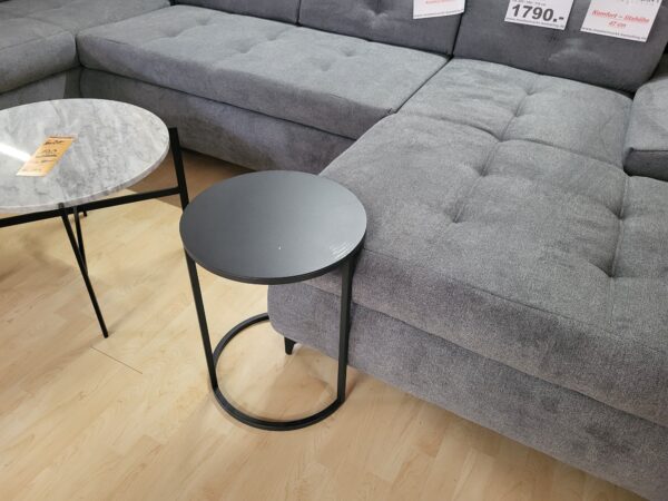 Beistelltisch Rund, Gestell schwarz matt lackiert.