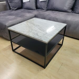 Couchtisch mit Marmorplatte, Gestell Metall schwarz matt lackiert.