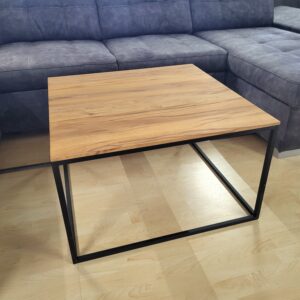Couchtisch Buche, Gestell Metall schwarz matt lackiert.