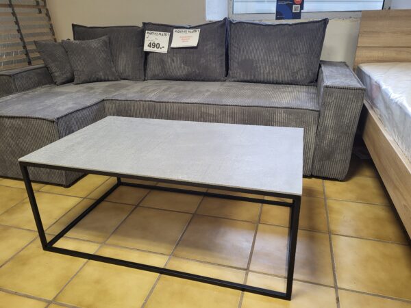 Couchtisch Beton Grau, Gestell Metall schwarz matt lackiert.