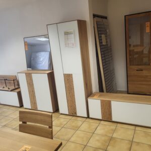 Garderobe in Eiche massiv / mattglas weiß
