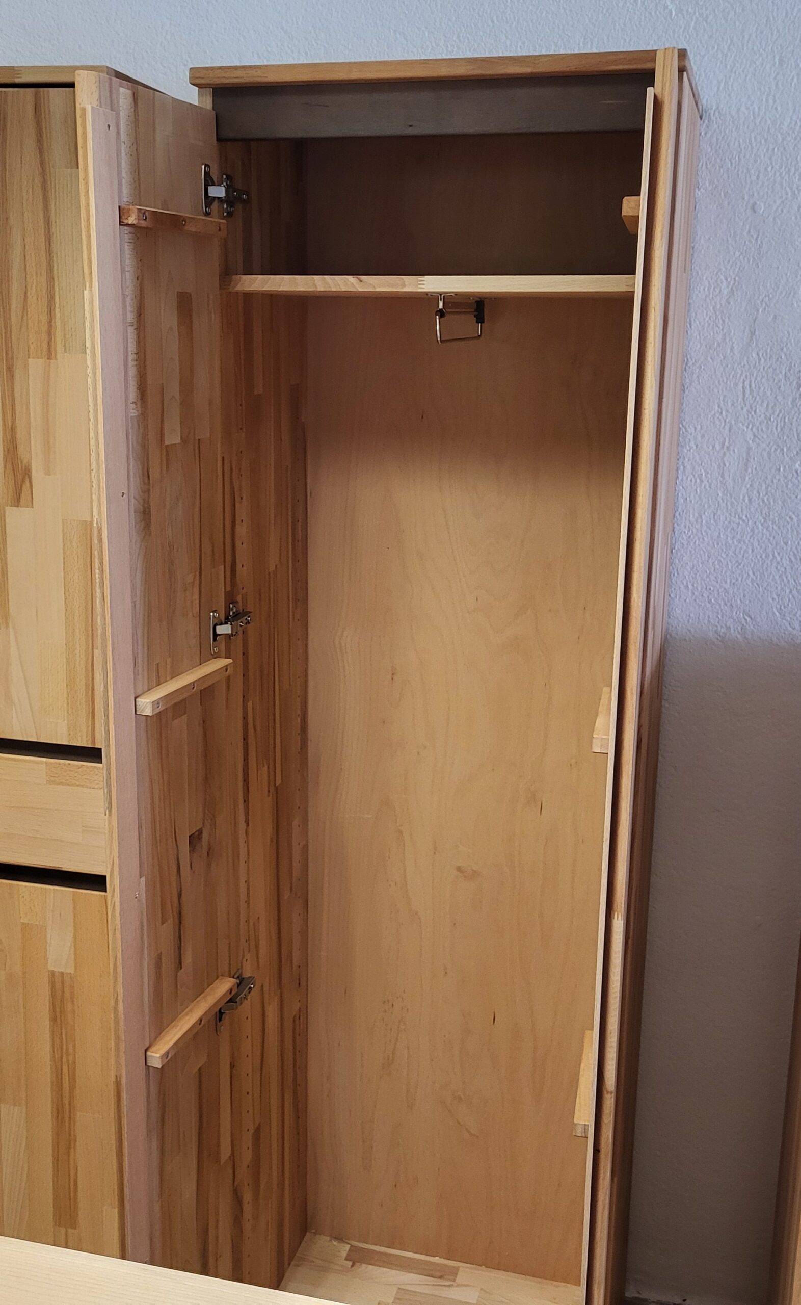 Dielenschrank Kernbuche massiv – Bild 2