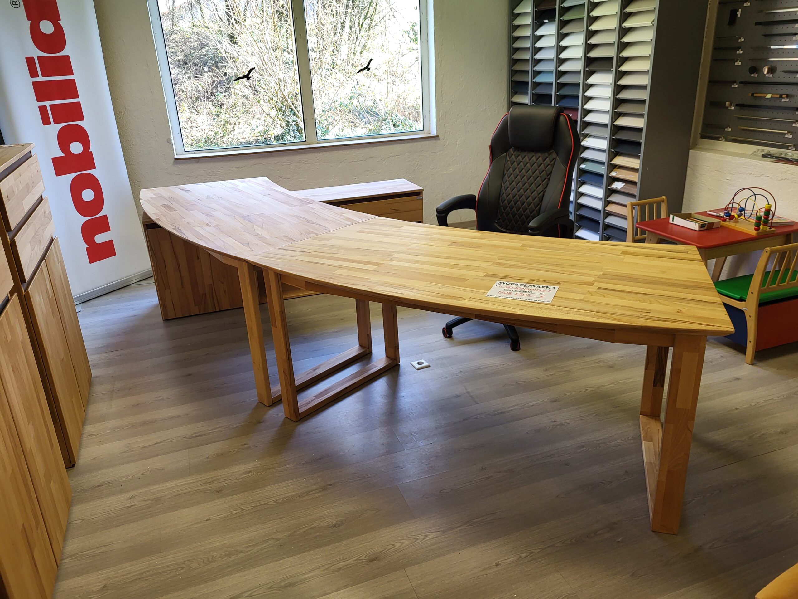 Halbrunde Schreibtisch-Kombination Kernbuche massiv.