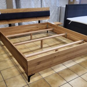 Massives Doppelbett, Eiche geölt inkl. 2 x Nachtkommode