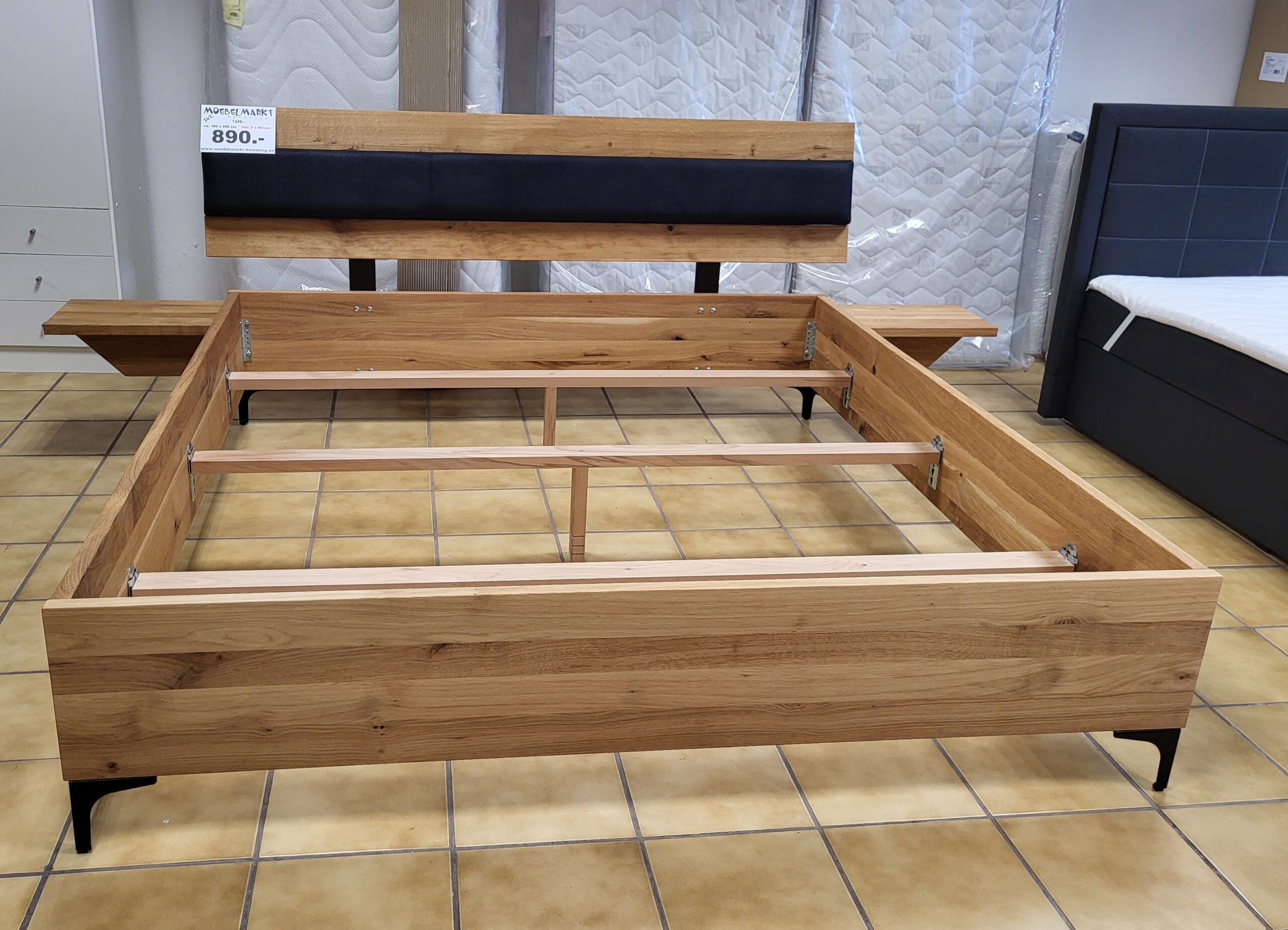 Massives Doppelbett, Eiche geölt inkl. 2 x Nachtkommode – Bild 2