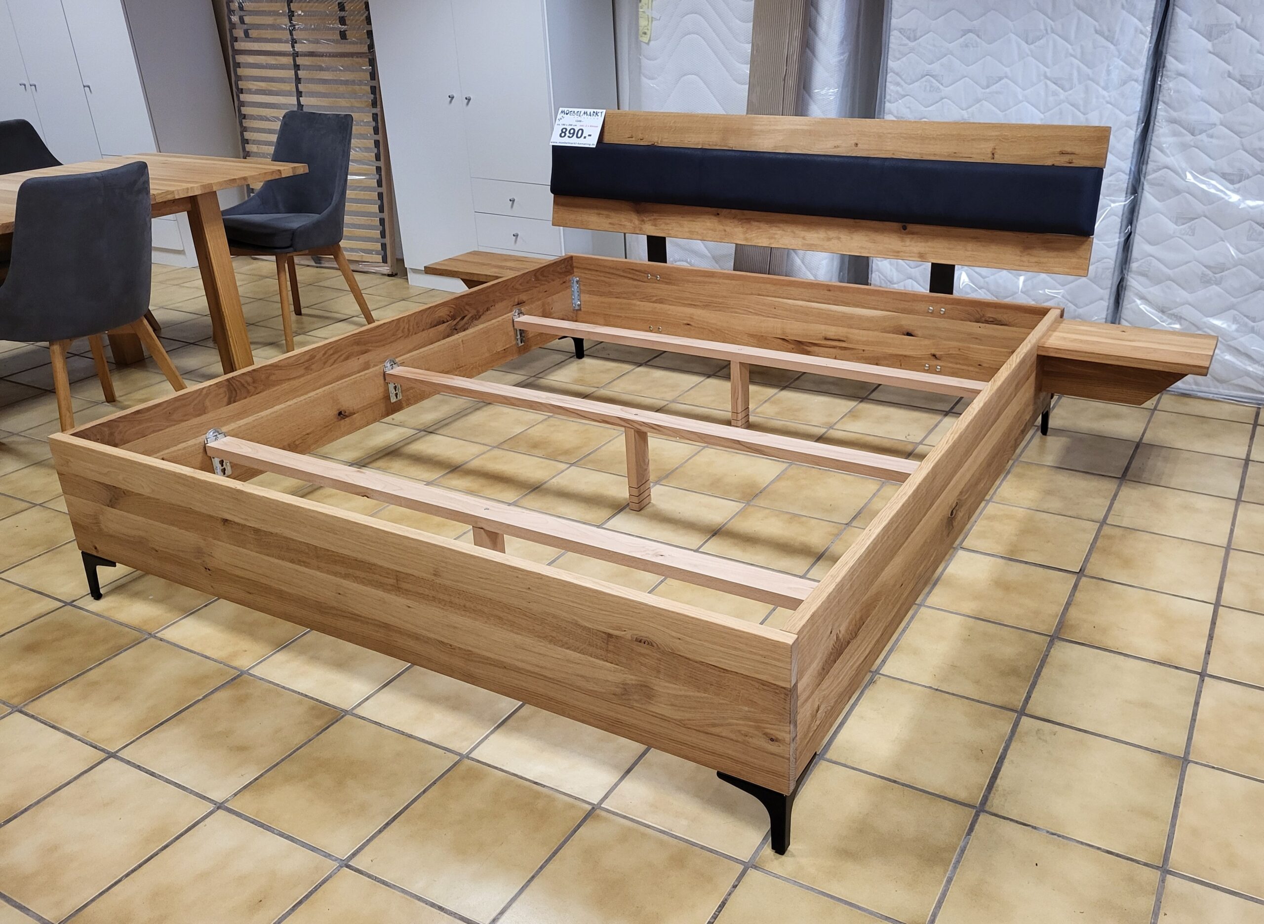 Massives Doppelbett, Eiche geölt inkl. 2 x Nachtkommode – Bild 3